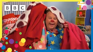 Mr Tumble Builds a Den  Mr Tumble and Friends [upl. by Erialb]