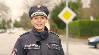 Unsere Polizeiverkehrslehrer erklären Teil 2 Vorfahrtsschilder [upl. by Torey925]